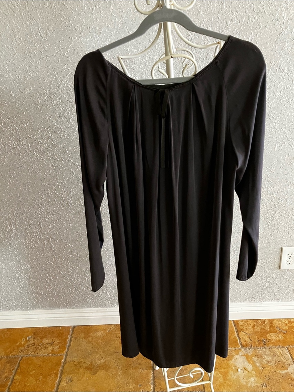 Elie Tahari Black Silk Long Sleeve sheath Dress-Size Large